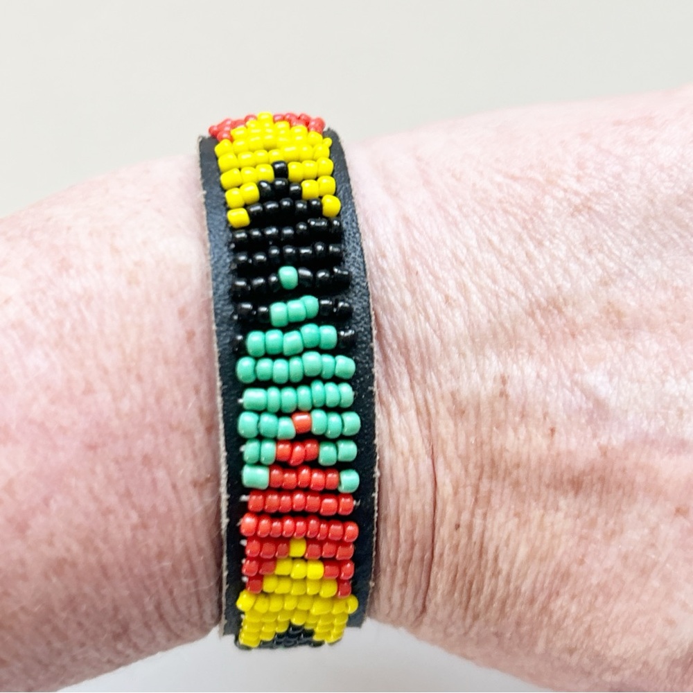 Vintage Native American Black Red Green Yellow Beaded Leather Snap Bracelet